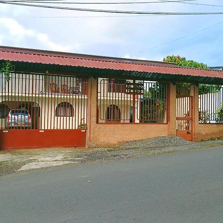 Alinas House Apartment La Fortuna Exterior photo