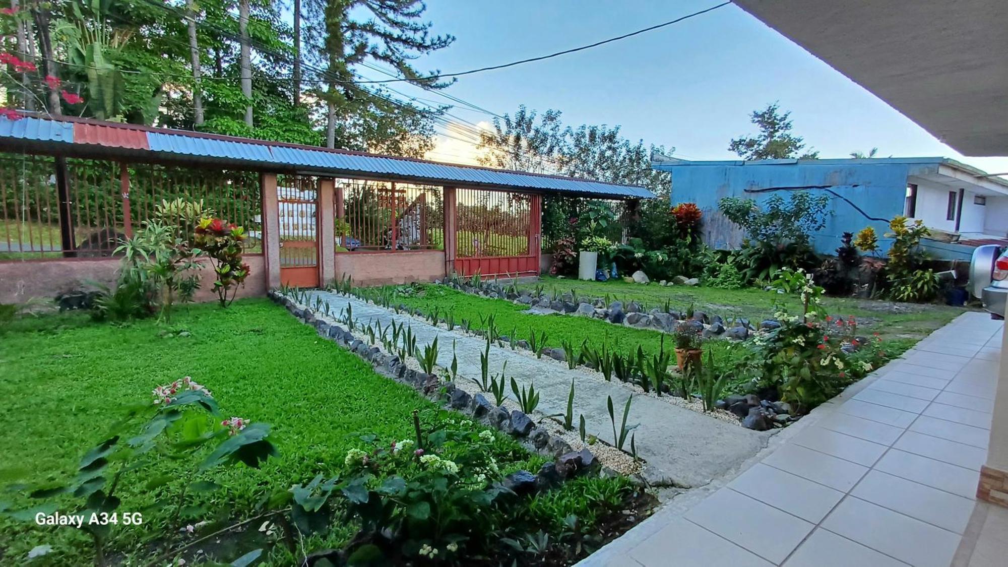 Alinas House Apartment La Fortuna Exterior photo
